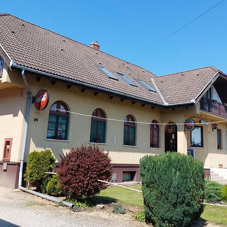 Teke Panzio Bed & Breakfast Kormend Exterior photo