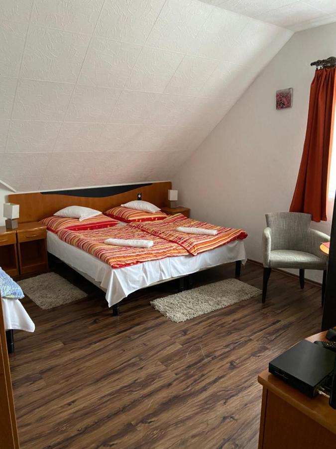 Teke Panzio Bed & Breakfast Kormend Exterior photo
