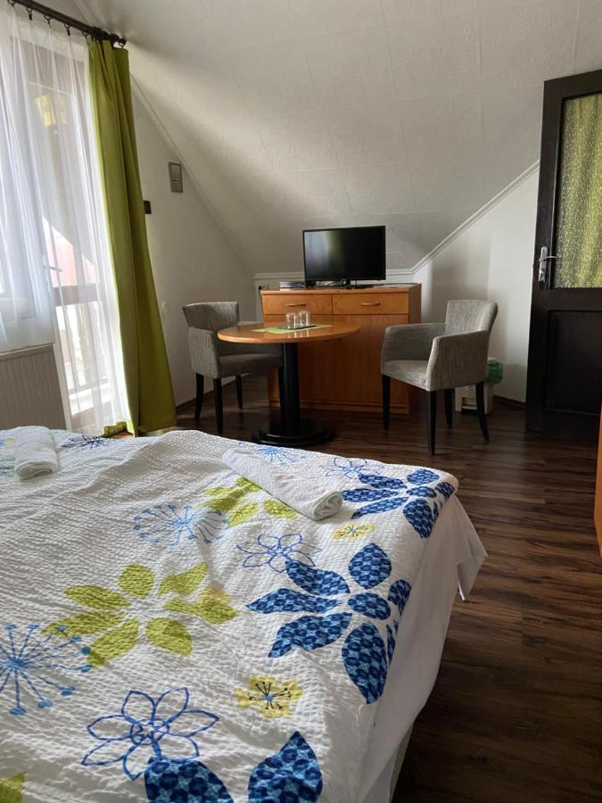Teke Panzio Bed & Breakfast Kormend Exterior photo