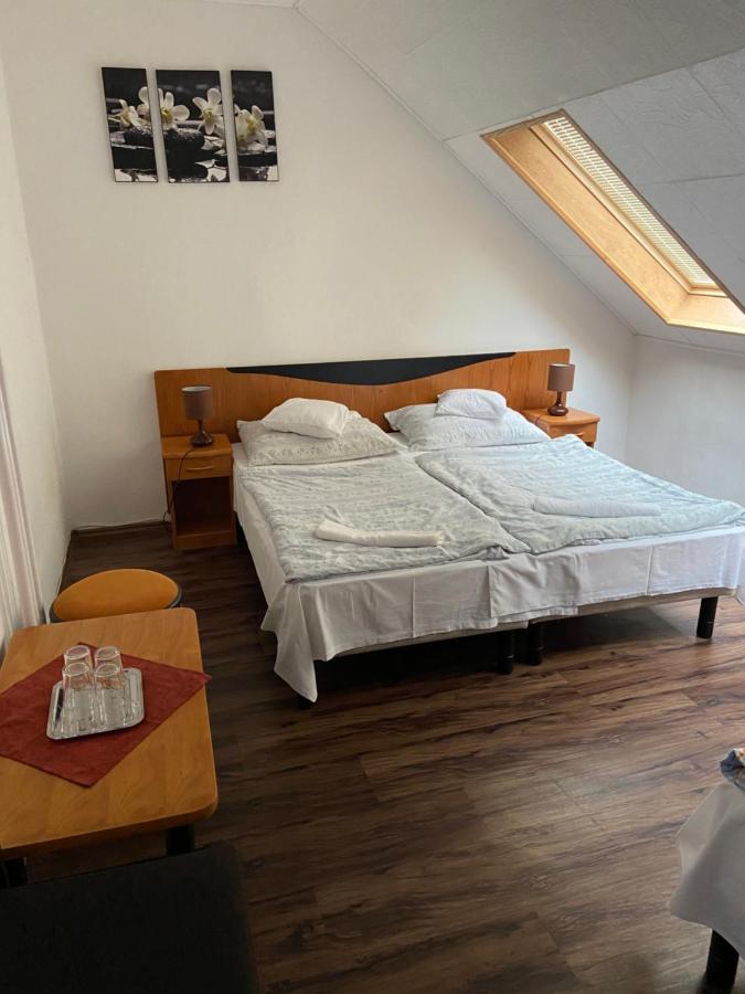 Teke Panzio Bed & Breakfast Kormend Exterior photo