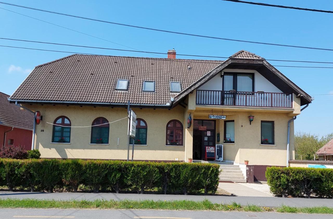 Teke Panzio Bed & Breakfast Kormend Exterior photo