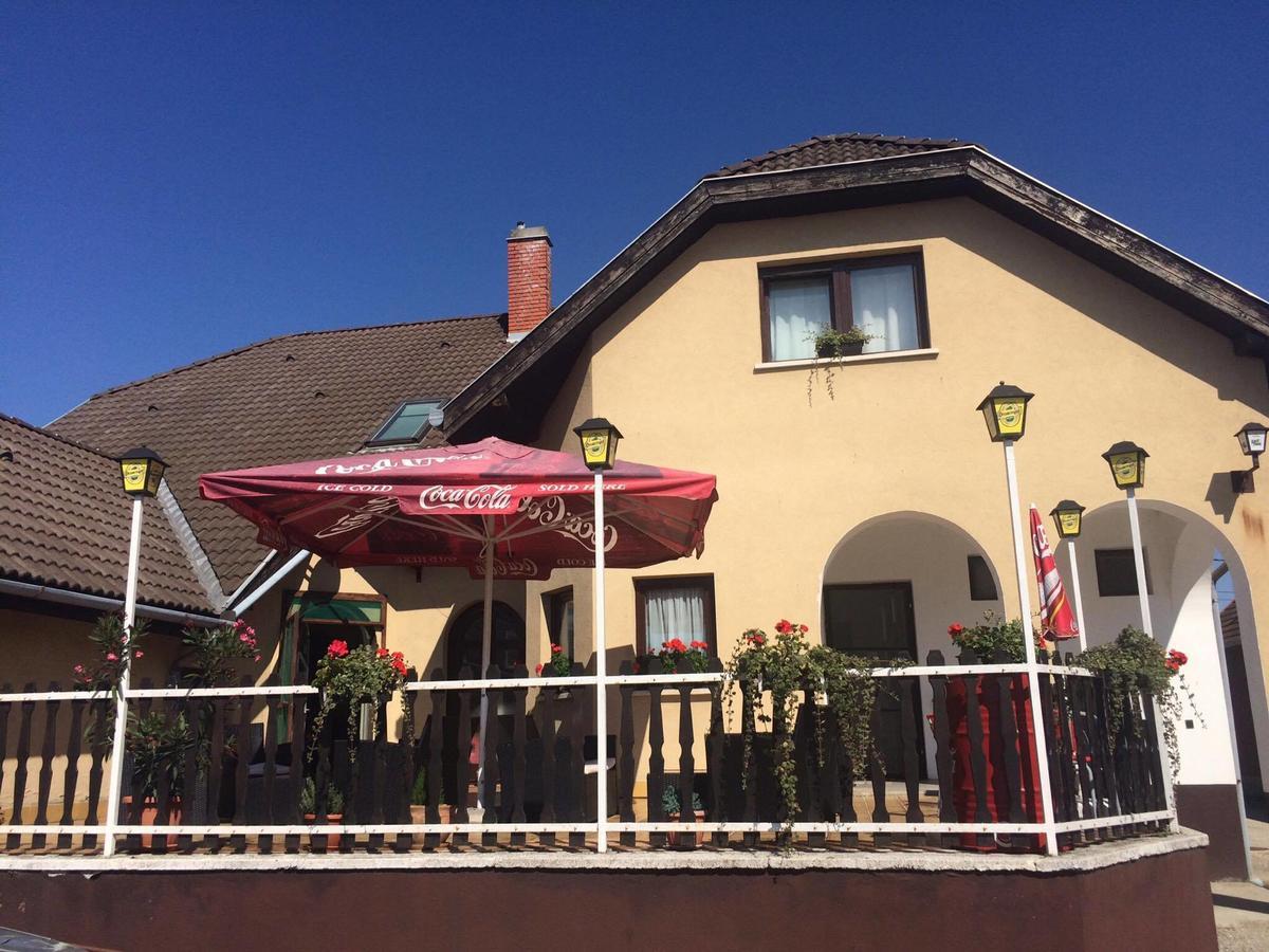 Teke Panzio Bed & Breakfast Kormend Exterior photo